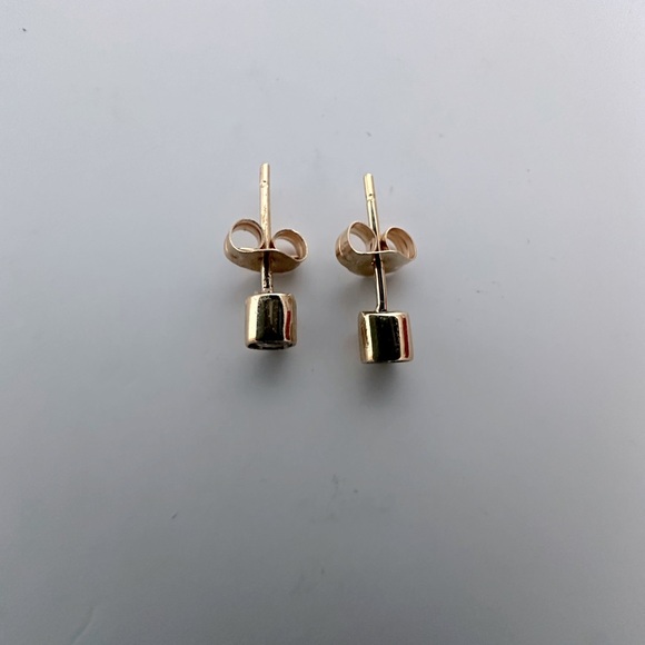 Diamond Stud Earrings. NATURAL! 1/2 carat total weight set in 14k gold - Picture 3 of 3